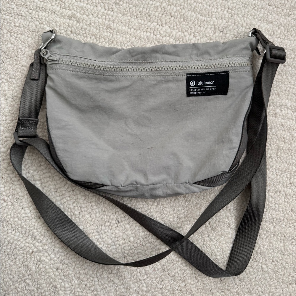 Lululemon Clean Lines Crossbody Bag